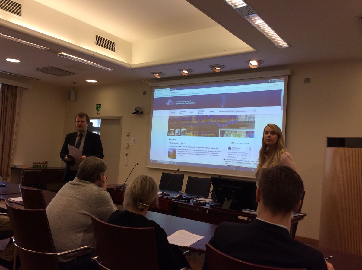 EP_Suomi's tweet photo. 15 lukiota osallistui #EP:n Ambassador School -ohjelmaan 2017, ml. #apollonyhteiskoulu. Nyt mukana 30, tervetuloa uudet #EPASFinland -koulut! Tänään @UM_ET &amp; #HYOL -seminaarissa Merikasarmilla. Kiitos opet, #EU-tietoa tarvitaan. https://t.co/hi0qg5SDAM