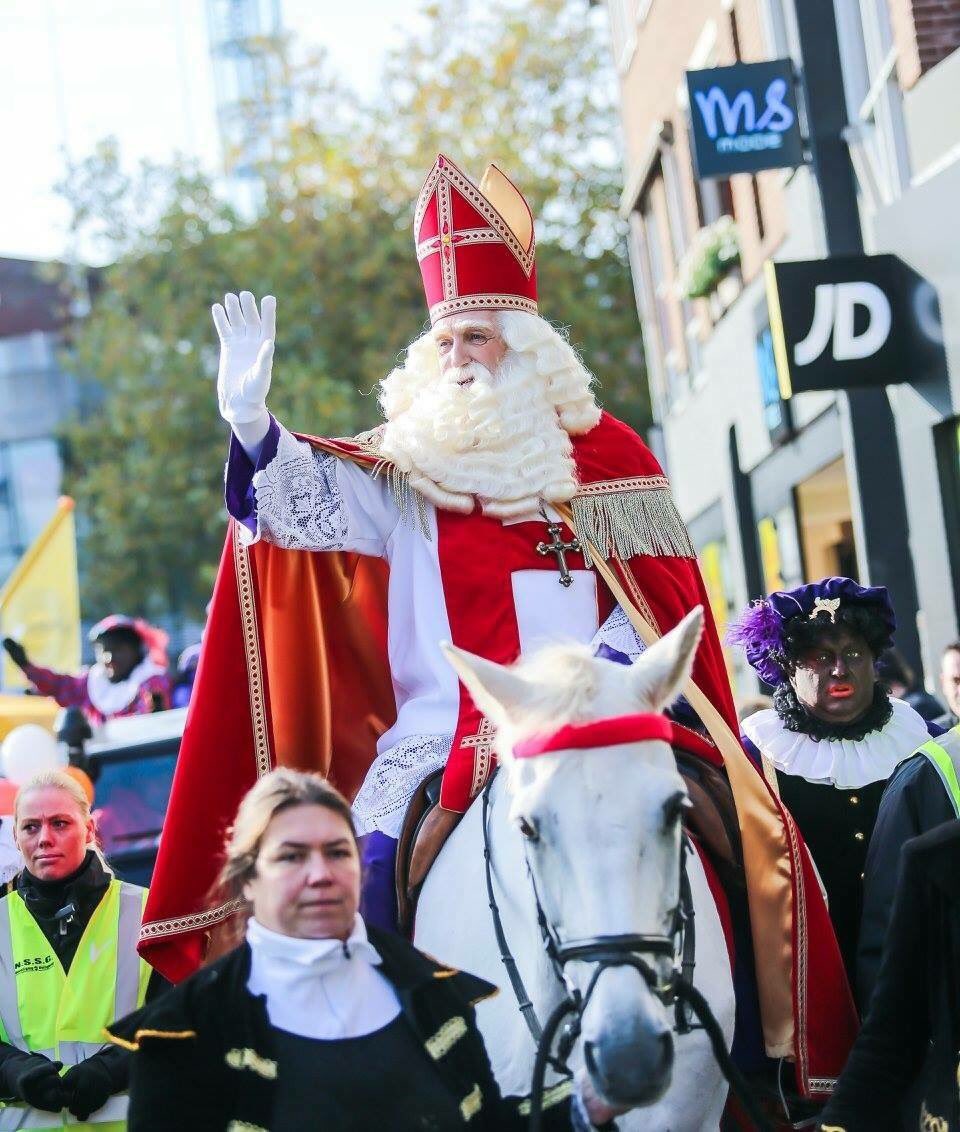 Volgende week zaterdag 18-11-2017 zorgen onze beveiligers wederom voor begeleiding in de Haven, de tocht door de binnenstad en begeleiding bij het stadhuis @OnnovVeldhuizen voor @SintEnschede i.s.m. <a href="/POL_Enschede/">Politie Basisteam Enschede</a> en verkeer sintkleurtdestad.nl/vrienden-van-d…