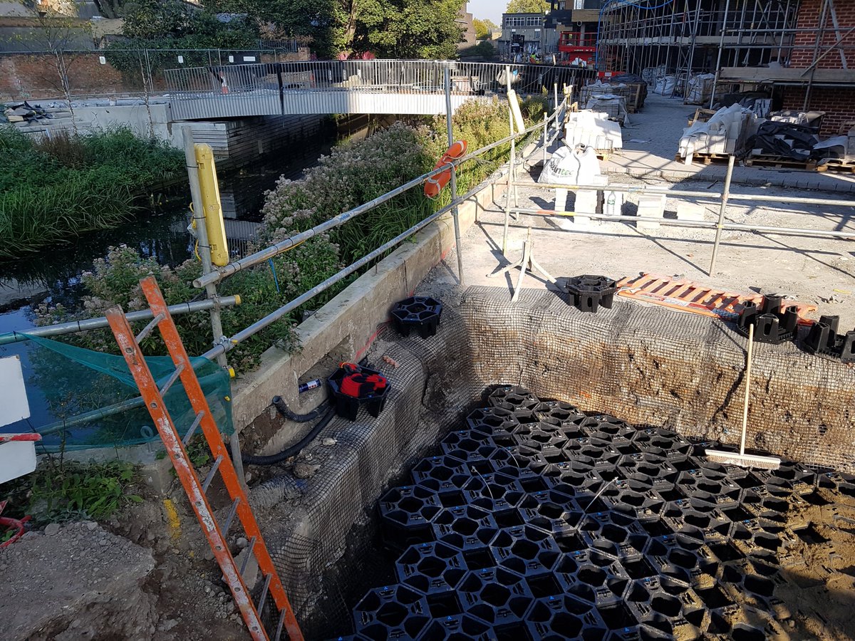 GreenBlueUrban's tweet photo. Great to see #StrataCell #SoilCells being used for #UrbanTreePlanting in #Wandsworth #RamQuarter what an exciting development @Savills @JLLUK https://t.co/SgtXZUtPWe