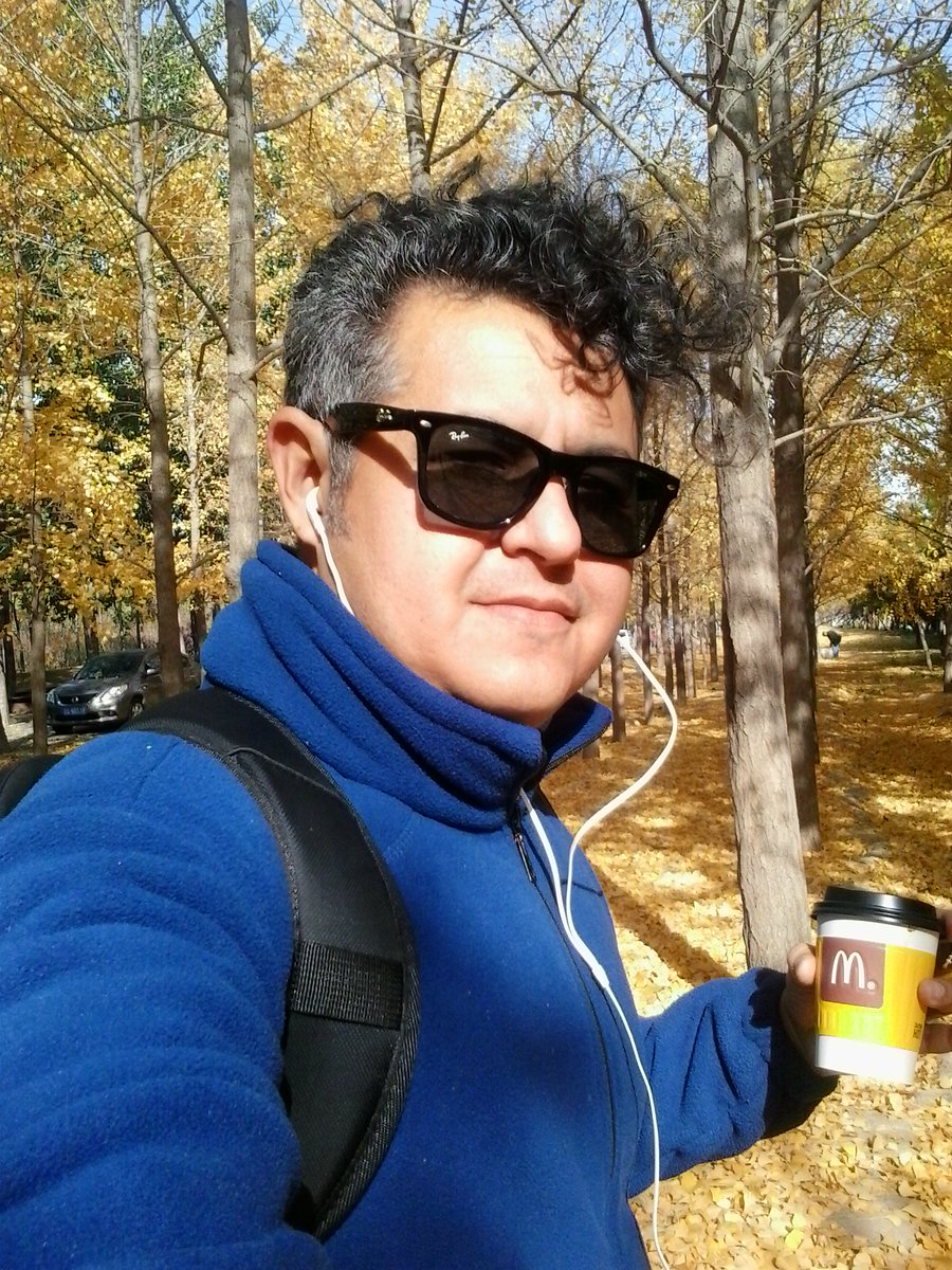 SotilloAndres's tweet photo. Walking around Beijing after class. https://t.co/Ra0w8tOcir