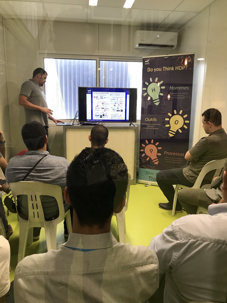 yberezaie's tweet photo. On fait encore le plein avec @pariviere @isodom sur la thématique : «  #DevOps mythes et réalités » #runintech17 #ThinkHOP #alignement https://t.co/UoW3ayOPT8