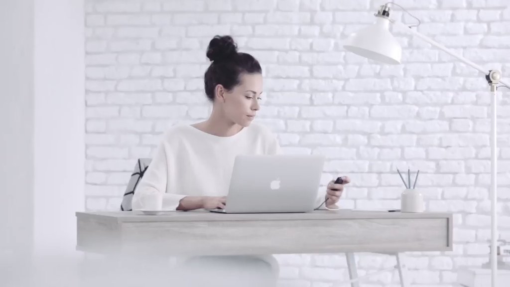 AlertTrade's tweet image. Have you see the new TREZOR Model T yet? Intuitive. Easy-to-use. Secure. 🔒 Preorder yours at #ModelT #SecurityMadeEasy  via → bit.do/trezor