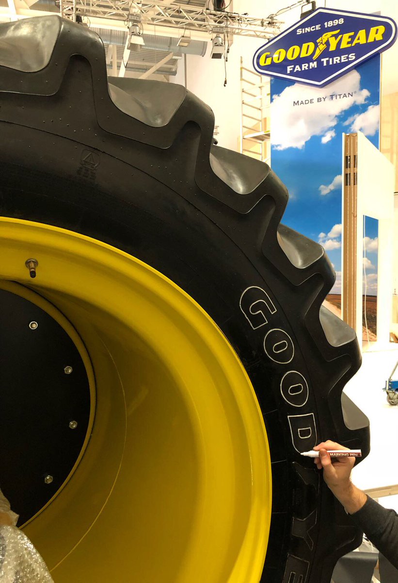 WRG_inizio's tweet photo. A spot of 'spring' cleaning is underway @hannover_messe this morning. @WRGLive are quite literally getting their hands dirty ahead of @AGRITECHNICA opening this weekend.
#FridayFeeling #WRGenvironments #eventprofs #agritechnica2017 #titantyres #GoodyearFarm #GoodyearAg https://t.co/4Vnd5FfxQQ