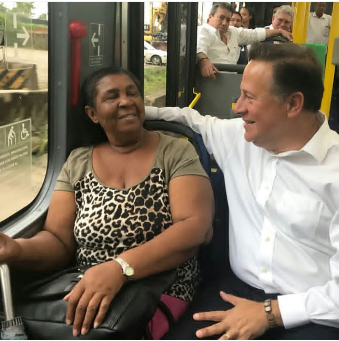 ONETWO507's tweet photo. Siento como que es la primera vez que @JC_Varela se sienta en un bus. Este es el mismo cuadro que buscan los políticos cuando su tiempo se acaba. Un cuadro que nadie compra una mentira que nadie cree. Un momento planeado vacío y con el único propósito de querer ser lo que no son https://t.co/DTt1BOK4o6