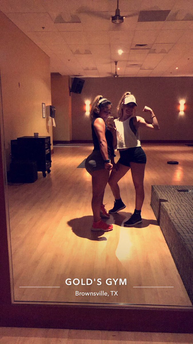 Mirandaaapzz's tweet photo. Happy b-day kait 💖💖💖 I hope you had a great (American) day, thank you for always being YOU 😪 I miss you!! & I LUV you! Can’t wait to see you again....swolemate #bday #1dollar #goldsgym4life #twin #onelife2girls #triggered #shens #ethel @wareiskait https://t.co/gAX7qnZgKN