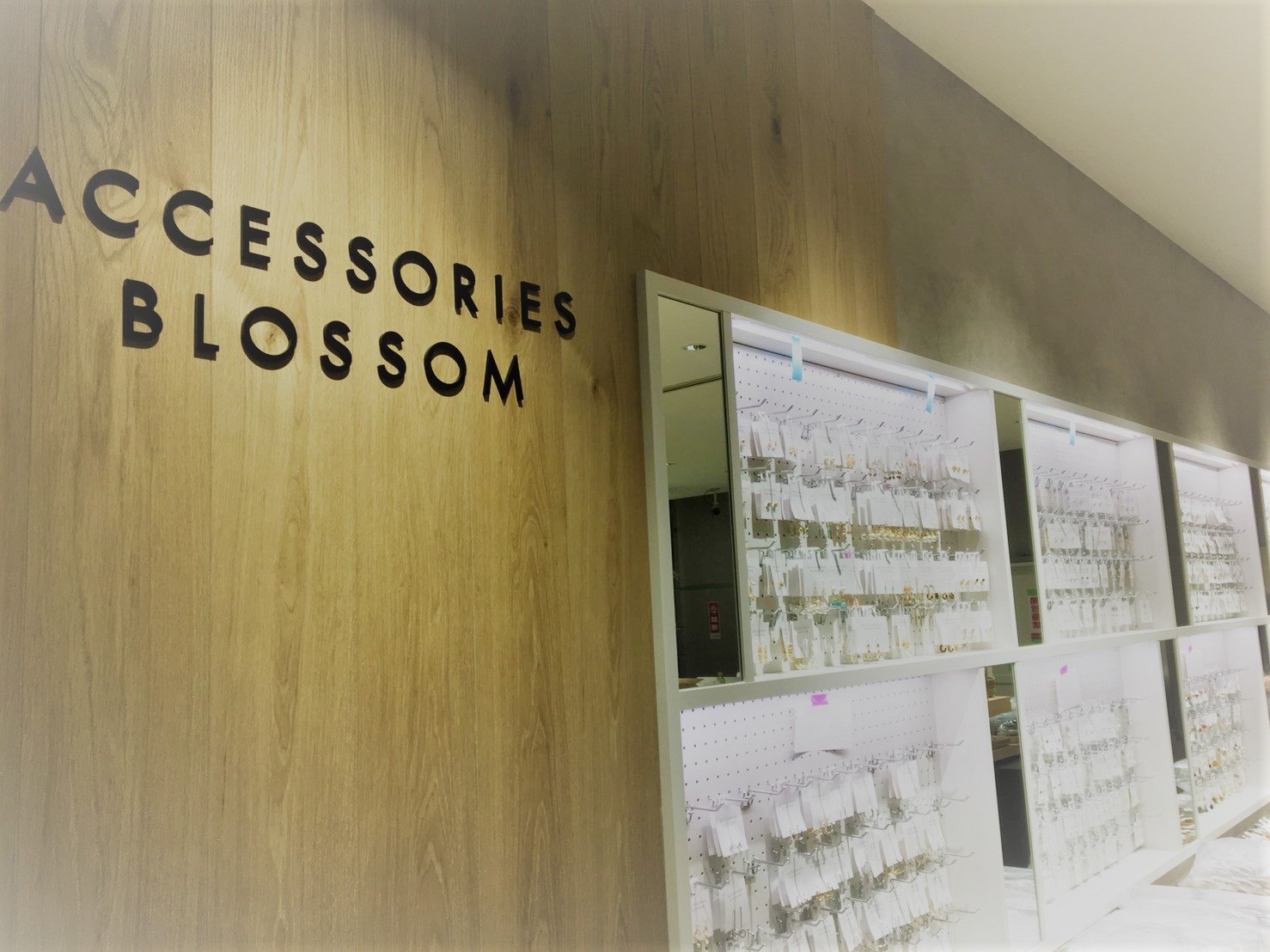 ACCESSORIES BLOSSOM on Twitter &quot;本日 『ACCESSORIES BLOSSOM』有楽町マルイ店 Open