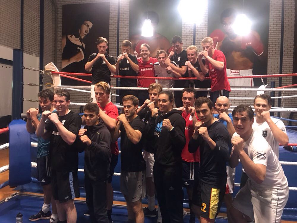 HCRotterdamH1's tweet photo. Wij wensen @nouchkafontijn vandaag veel succes in haar gevecht tegen #TetianaPetrovych #WorldPortBoxing https://t.co/QBCVX1ETcK
