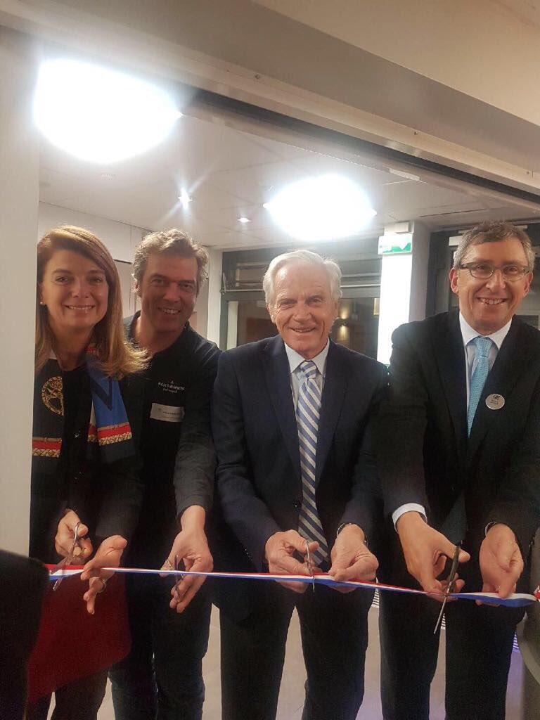Bienvenue à nos clients et sociétaires dans leur nouvelle agence de Charbonnières les Bains <a href="/ca_centrest/">Crédit Agricole Centre-est</a> #proximité #conseil #territoires