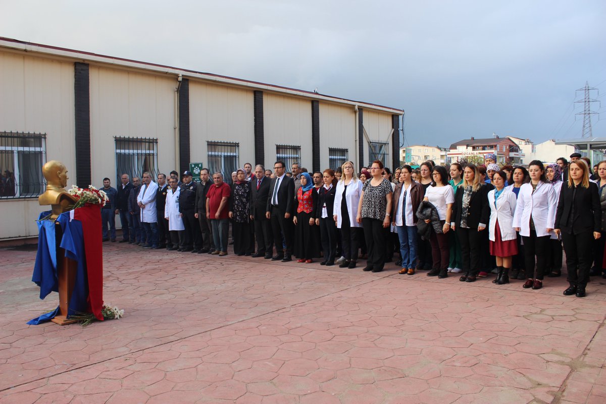 KorfezDevlet's tweet photo. Cumhuriyetimizin kurucusu Gazi Mustafa Kemal Atatürk’ü 79. Ölüm yıldönümünde saygı ve minnetle andık. Başhekim Uz.Dr.Ahmet Sarıışık,hastane yöneticileri, hastane çalışanları ve hastalarımız yapılan törene katıldılar. Saygı duruşu ve İstiklal Marşı’nın ardından törenimiz sona erdi https://t.co/NSVN0k62Ym