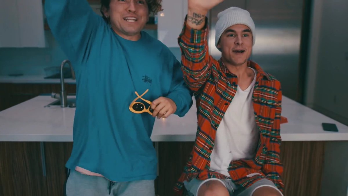 kiansliger's tweet photo. they look like students who are so desperate to answer lmao @KianLawley @jccaylen @ItsBobbyMares https://t.co/qZXiLkSCXZ
