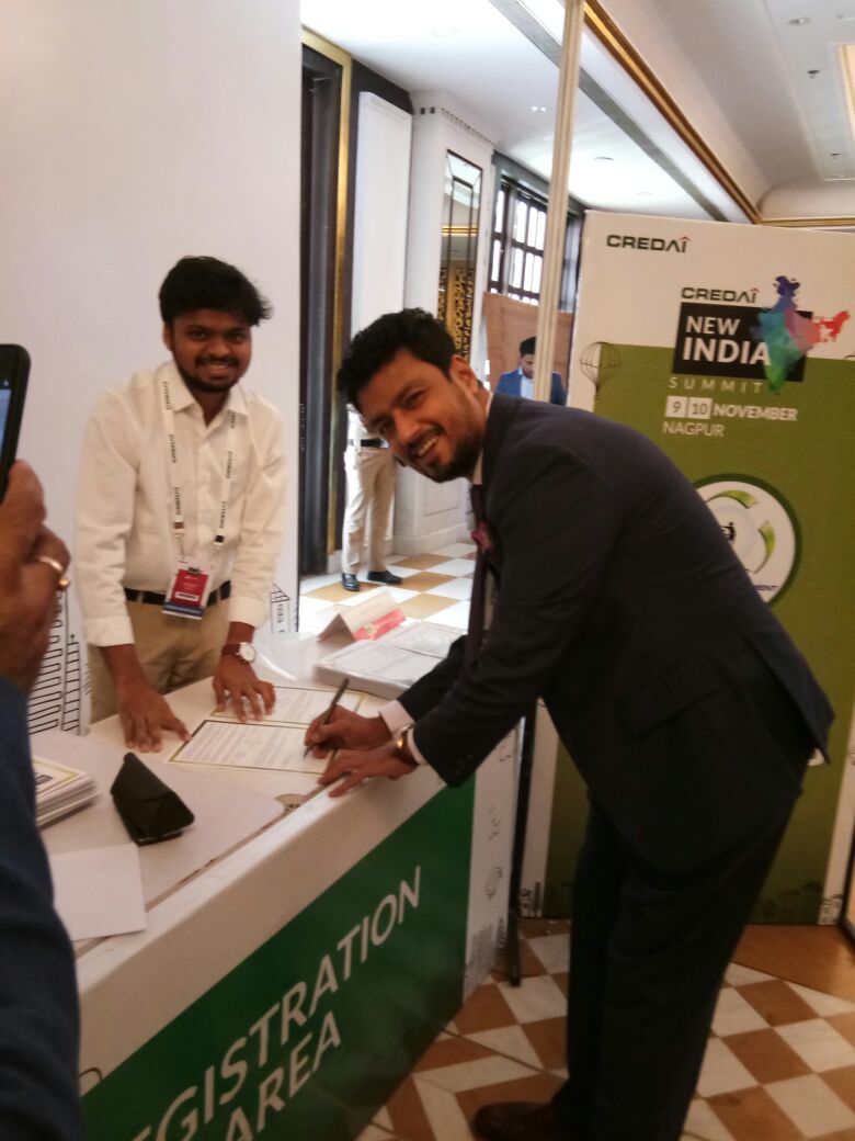CREDAINational's tweet photo. Our President @jaxayshah signing the CREDAI #CleanCityMovement MoU at the #NewIndiaSummit in Nagpur. https://t.co/qnR2CupL20
