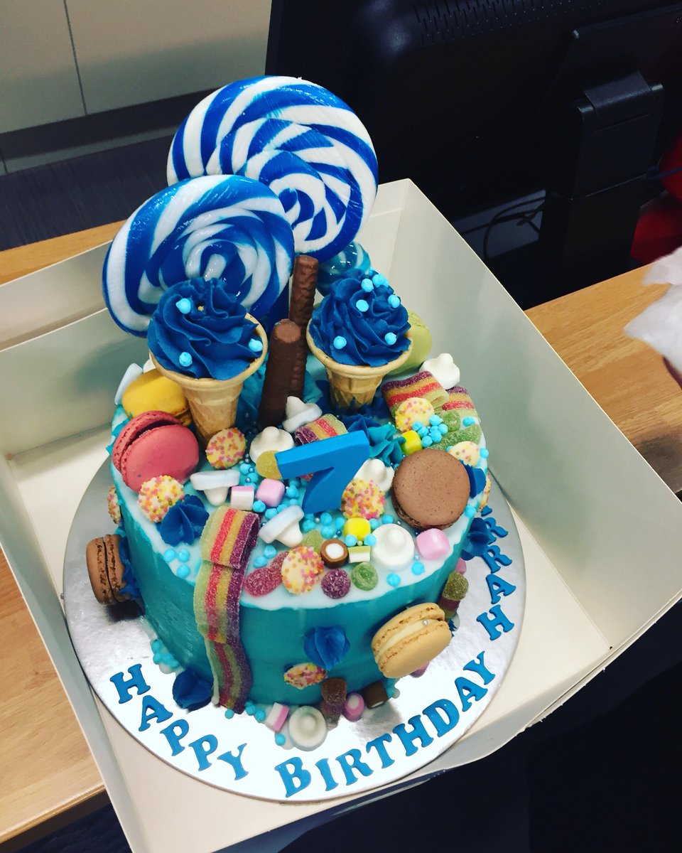 How epic is this cake that one of our guests had for his 7th birthday?! #jealous #amazing #cake #birthdaycake 🎁🎂🍰