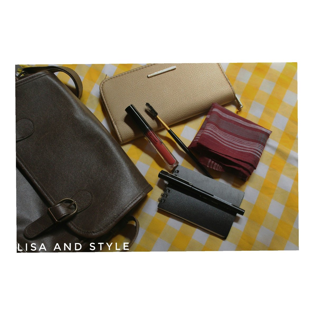 LisaAndStyle's tweet photo. So i felt like showing you guys what i put in my bag on those normal days where you are just stepping out but nothing special
.
.
.
#igkenya 
#igtanzania 
#fashionblogger 
#styleblogger 
#tanzanianblogger 
#kenyanblogger 
#Friday 
#whatsinmybag https://t.co/5ILoHwK4Y7