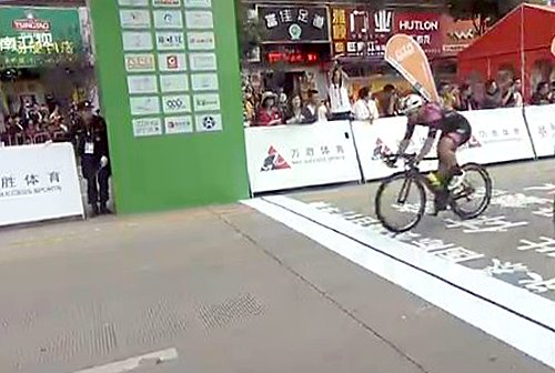nuestrociclismo's tweet photo. #TourofFuzhou🇨🇳#Ciclismo🏁Et.3
1°@Kaden_Groves🇦🇺@STGCCteam
2°@Maris_Bogdanovi🇱🇻@RietumuDelfin
3°Mykhailo Kononenko🇺🇦@KolssTeam
9°Kevin Ríos🇨🇴#Colombia(Jilun Hainan #Cycling Team) mt https://t.co/7xRZgeqaS7