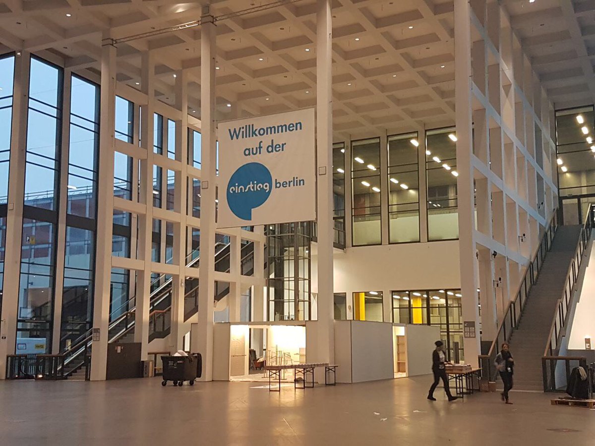 BA_Mitte_Berlin's tweet photo. Guten Morgen #Berlin - Wir sind heute &amp; morgen auf der Ausbildungsmesse "Einstieg" zu finden! Kommt vorbei &amp; lasst euch über die vielfältigen Ausbildungsberufe des @BA_Mitte_Berlin beraten. #wirmachenMitte! https://t.co/P5TWcylTdQ