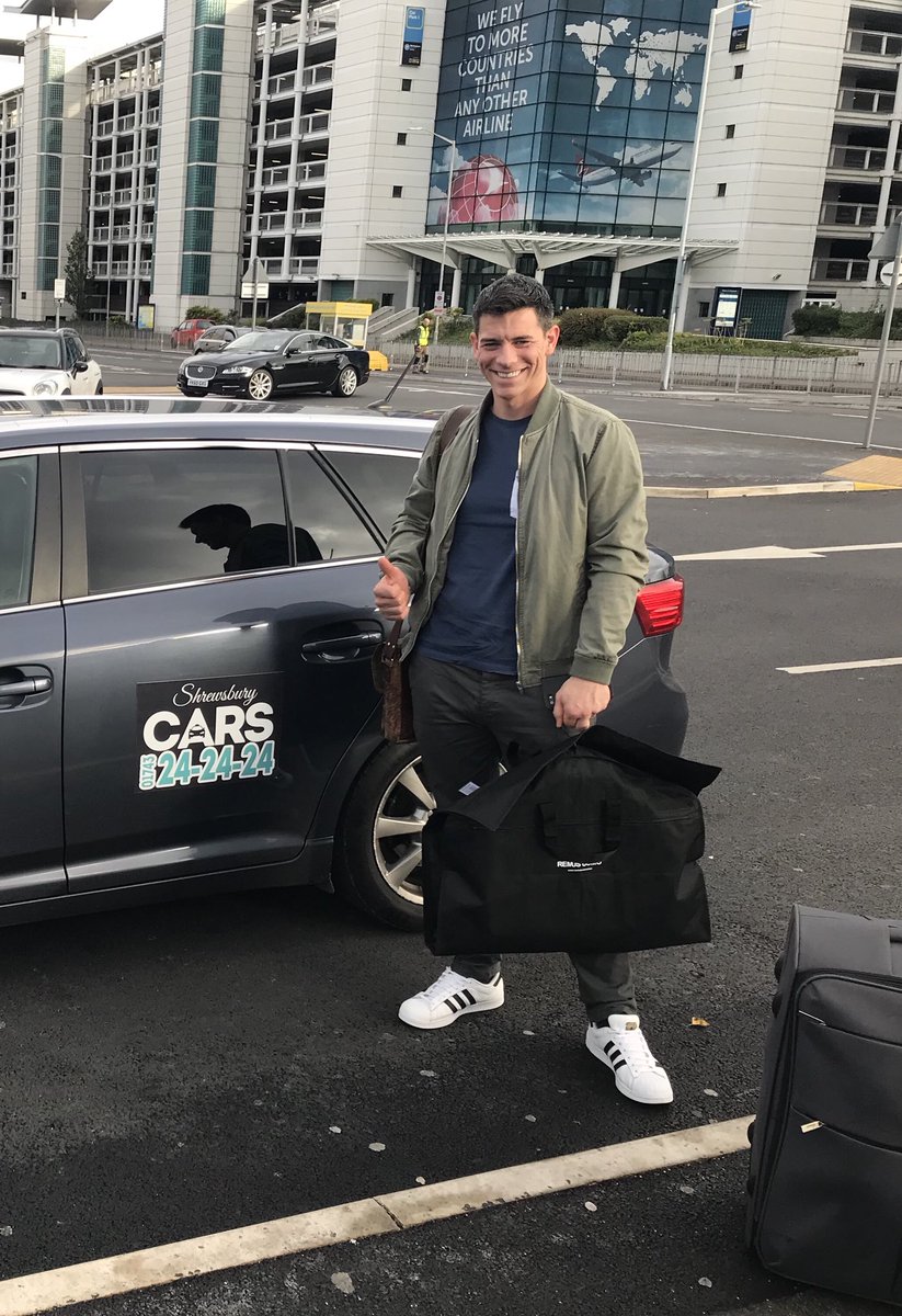 ShrewsburyTaxis's tweet photo. My, Oh My, Oh My 🙈🚕👌🏼another day, another awesome celeb customer 🌟😍🙌🏼👨🏻🍳🥙 #BigFans #Spoilt #MarcusBean #Chef #Legend #CookOfAllCooks 🍽 https://t.co/q0kmPHkFgJ