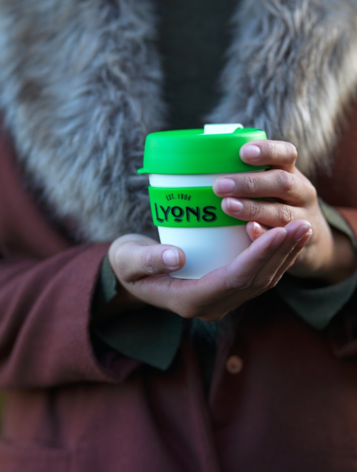 Happy #FreebieFriday! For the chance to #WIN a Lyons travel mug, just FOLLOW &amp; RT 👏 #Prize #Giveaway #Competition #Coffee