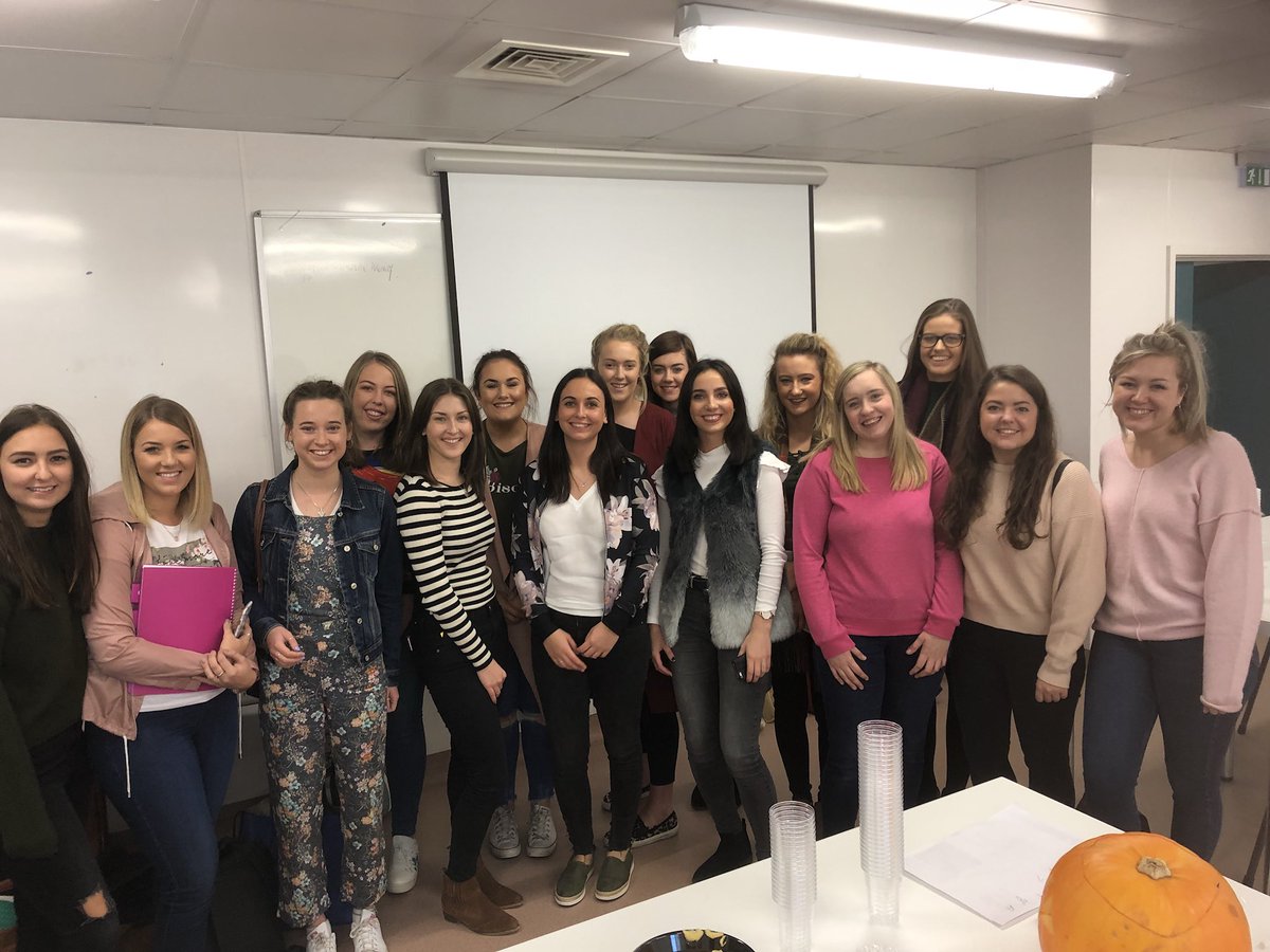 LynseyHollywood's tweet photo. Hi Foodie friends - I’m looking to do an educational food tour w/my #CMFIUUBS media students on 15/12/17. In exchange they will tweet up a storm about your company! 

Any @CCAGFood/ north coast companies who want to be part of the food adventure please DM me! https://t.co/FeFs4gYyWK