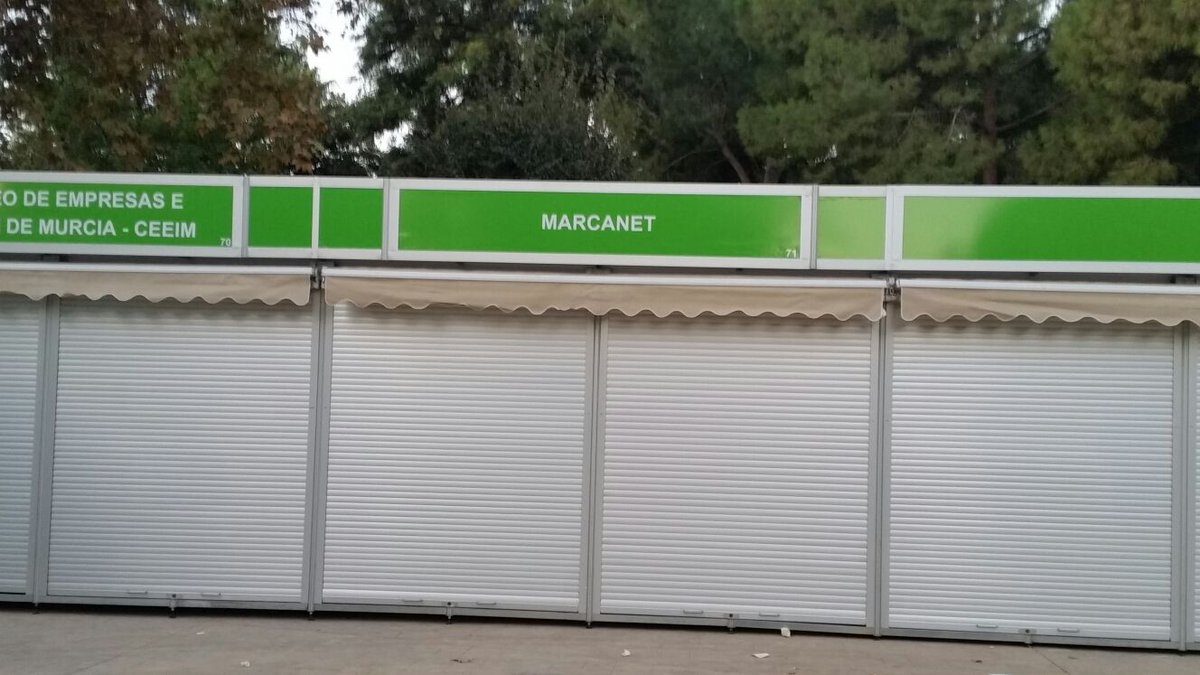 Marcanet_com's tweet photo. A punto de abrir las puertas a la Ciencia en la Semana de la Ciencia y la Tecnologia en Murcia #secyt17. ¡En el Jardin del Malecon nos vemos! stand 71 #marcanet https://t.co/Qdjh0LRkGd