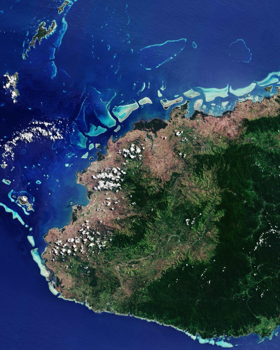 ESA_EO's tweet photo. .@CopernicusEU #Sentinel2 takes us to the #Fiji’s largest island, #VitiLevu. Fiji🇫🇯 holds the presidency for this year’s #COP23 held at @UNFCCC in #Bonn, Germany🇩🇪. 
https://t.co/7vTubYe13r 
#ClimateChange #EarthFromSpace #WhereOnEarth #esa4SDGs https://t.co/BCrcC7fFLb