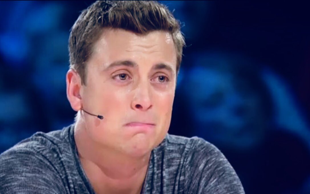 Jessica_v1989's tweet photo. Wanneer ge uw mama mega triestig ziet zitten omdat ze niet mee naar Niels kan doordat ze mega ziek is... π ze keek er zo hard naar uit! ππ @Destadsbader wil je vr 1 keer geen ziekenbezoekje brengen? πβ₯οΈ #mijnhartbreekt #totvanavond... #heldje https://t.co/fROlGbLyZY