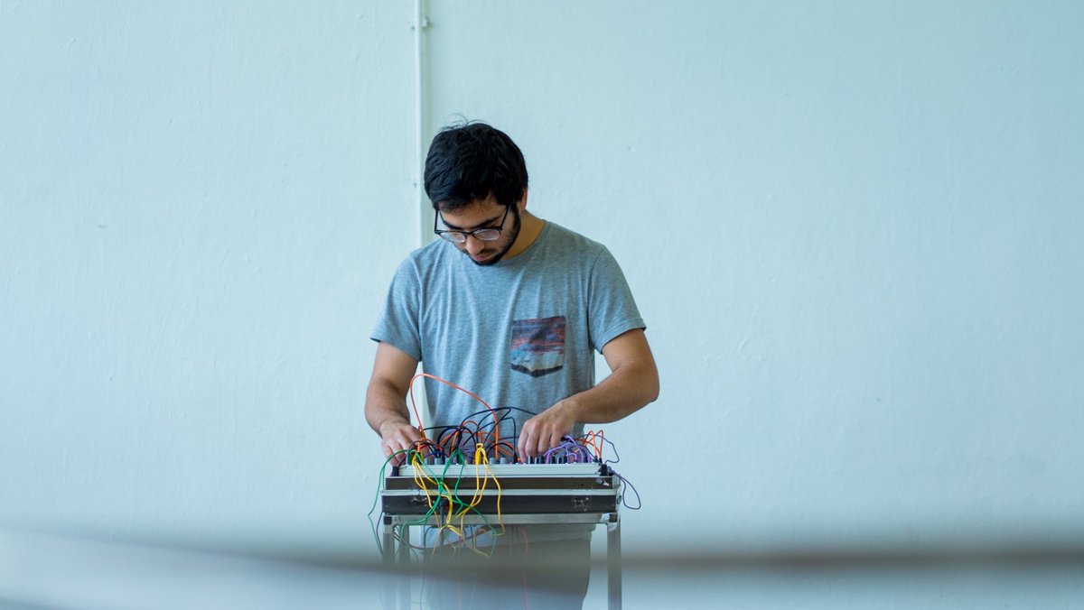 ThoseWhoMakeWav's tweet photo. Acoustics based on volume: aluminum // Three geometric sculptures form a new instrument using its acoustic characteristics and resonance. https://t.co/A2a2KXNlYT https://t.co/RY26oQu3X4