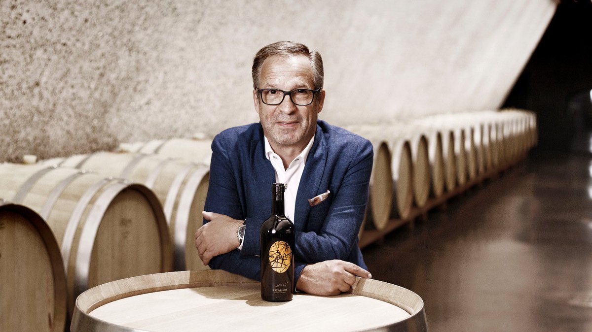 WineNewsIt's tweet photo. A #mwf2017 #HansTerzer (#SanMicheleAppiano): "anche il #vino #bianco ha capacità di #invecchiamento, dobbiamo imparare ad aspettarlo" https://t.co/ooXjKLkzuP