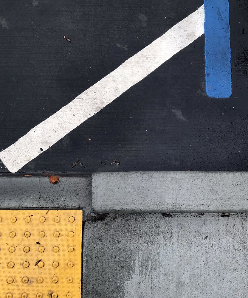 Bruddajack's tweet photo. No Slip Mat in Action #streetphotography #parkinglot #noslipmat #slipping https://t.co/WqsfvJLxm3 https://t.co/hjs50Ra5U5