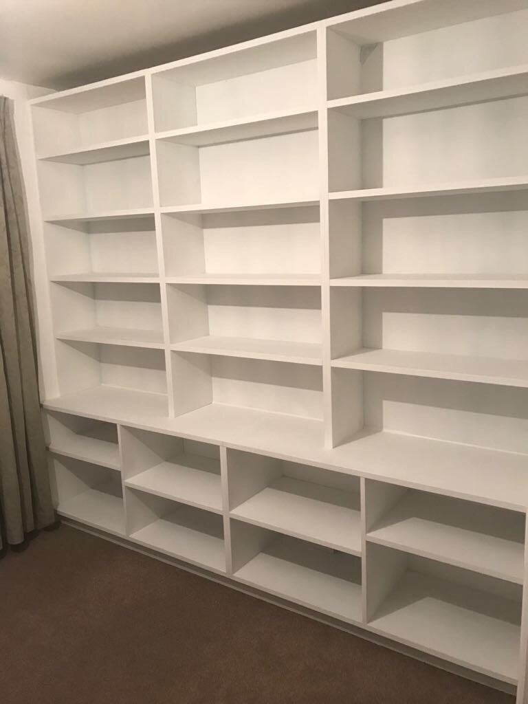 Singo_Bespoke's tweet photo. A bespoke full wall bookcase along with a 5* review from a very happy customer 👍🏻 #thatshowweroll #MarcSingletonJoinery https://t.co/NDLgmO1kWK