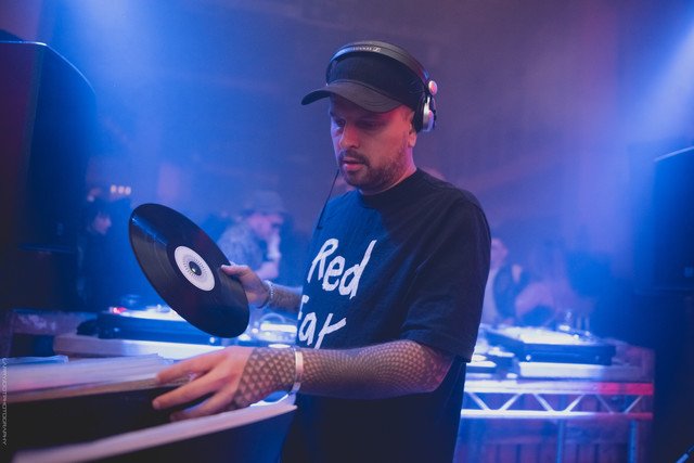 mulletover's tweet photo. Adam Shelton laying it down #housemusic #mulletover https://t.co/AUcCziQ178