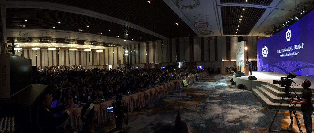 Scavino45's tweet photo. .@POTUS @realDonaldTrump’s arrival in Da Nang, Vietnam for #APEC2017 CEO Summit at the Ariyana Da Nang Exhibition Center.
#POTUSinAsia🇺🇸🇻🇳 https://t.co/UxgbOk5d5F