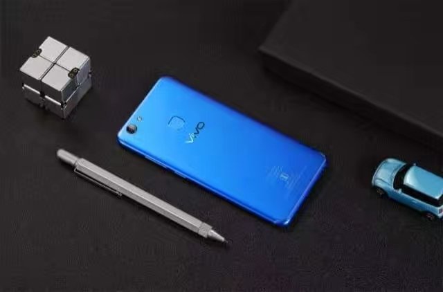 SahidK_317's tweet photo. Let's Welcome the Sales Champion Vivo V7+ in all new "Energetic Blue"
#V7+ #24MPMoonlightSelfie #EnergeticBlue https://t.co/cT1H7NK2gI