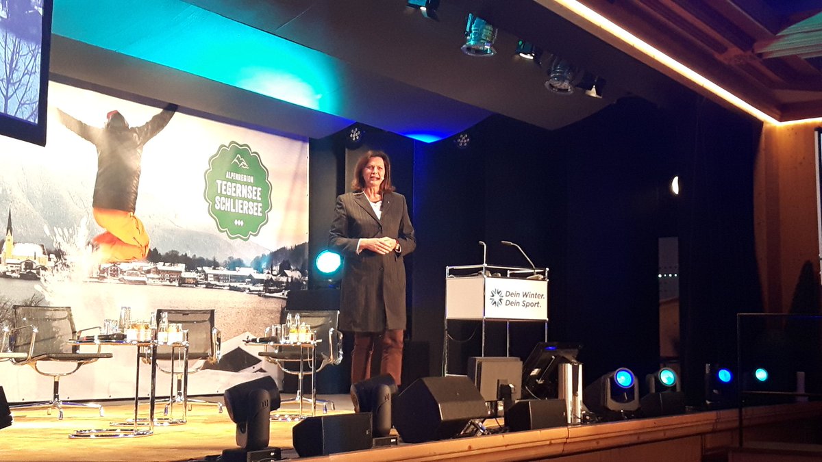 Ilse Aigner, Bayerische Staatsministerin für Wirtschaft und Medien, Energie und Technologie, eröffnet den zweiten Tag des Dein Winter. Dein  Sport. Summit. #deinwinterdeinsport #wintersport #wintersport2037 #dwdssummit #wintersportkongress
