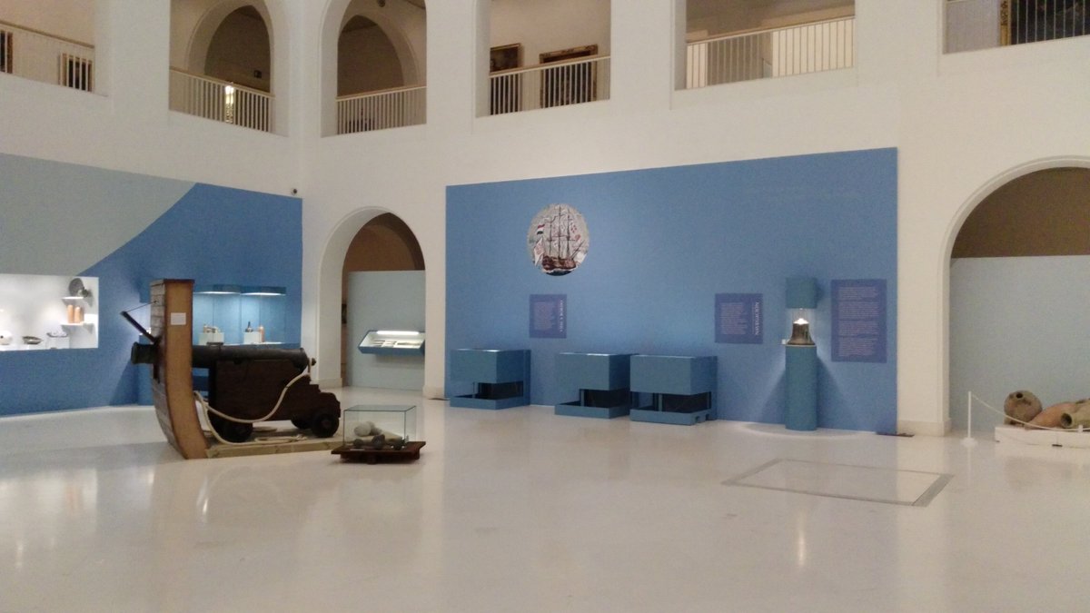 MuseoCadiz's tweet photo. Ven a conocer la eterna relación de Gadir/Gades/Cádiz con el océano que la baña. Visita este #FelizFinde la expo "El Legado del Mar" #legadomar https://t.co/f7B7oVEdGi