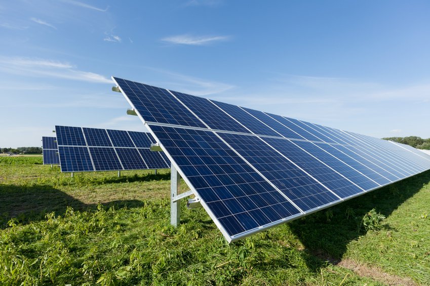 UmweltRLP's tweet photo. Anteil der #EE in #RLP an der Stromerzeugung in 2016: etwa 47%! #COP23 #Energiewende (Foto: Fotolia) https://t.co/rYRQuPj2B9