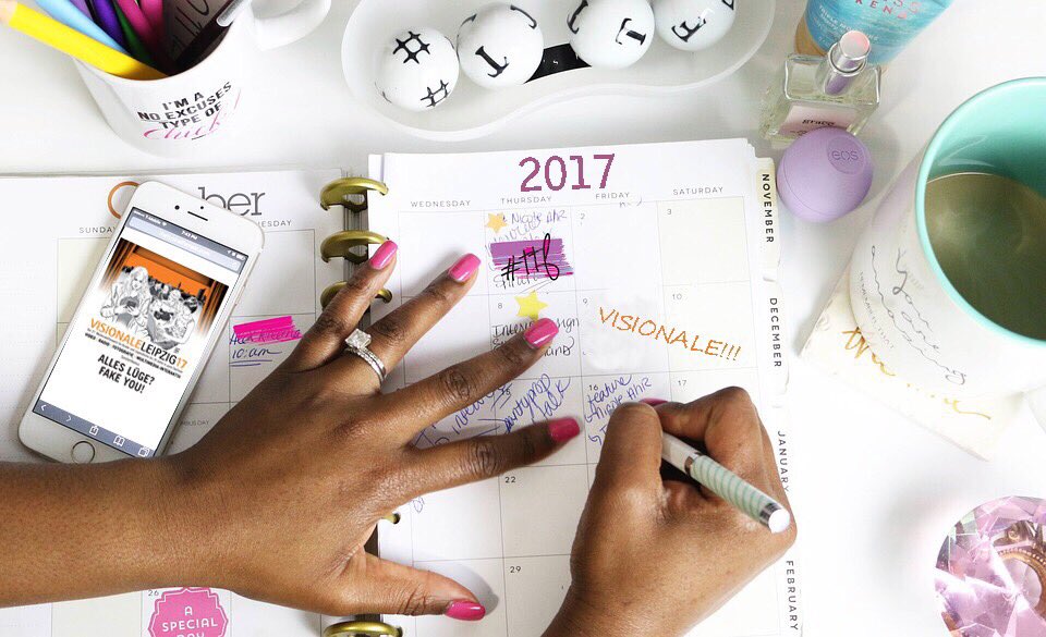 Visionale_Lpz's tweet photo. Holt den Kalender raus, denn am 19. November ist es endlich soweit, das #Visionale-Team freut sich auf die #Preisverleihung! Seid gespannt welche Beiträge dieses Jahr abräumen und erlebt ein buntes Programm im Schauspiel #Leipzig ab 13 Uhr! Der Eintritt ist frei! https://t.co/ajtBJqADCN