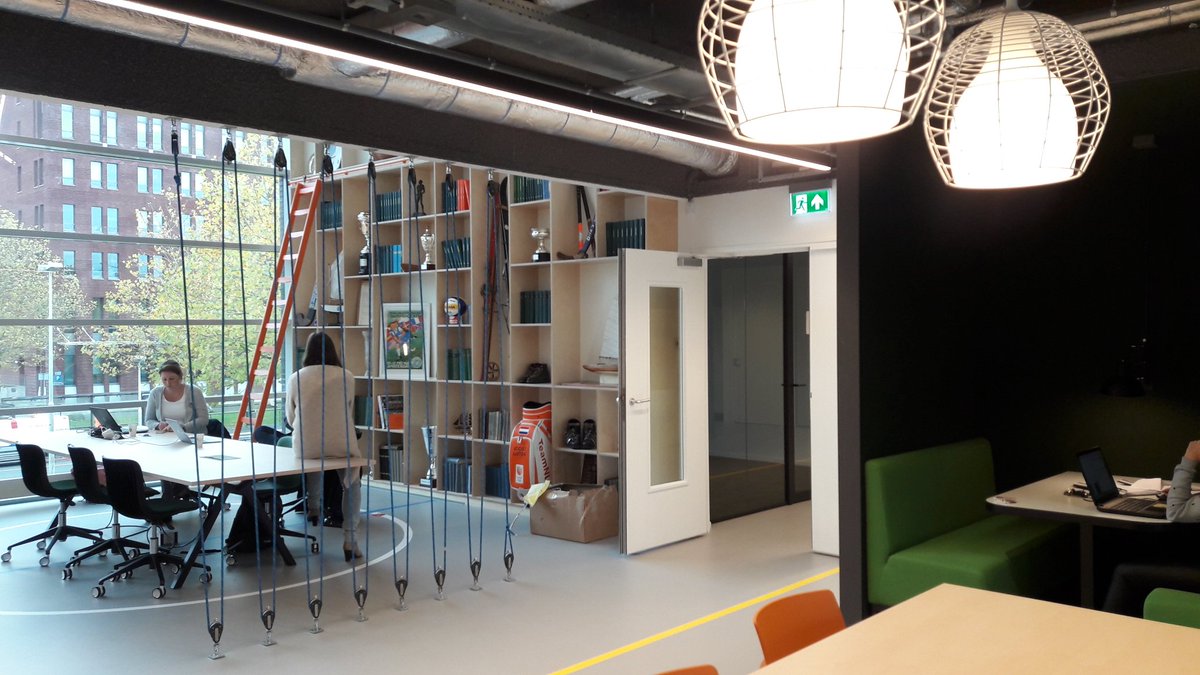 Vandaag ben ik met <a href="/Dayennne7/">Dayenne Labee</a>  een Weereltburger, nieuwe inspirerende werkhub van 5 sportbonden. @KCsportnl