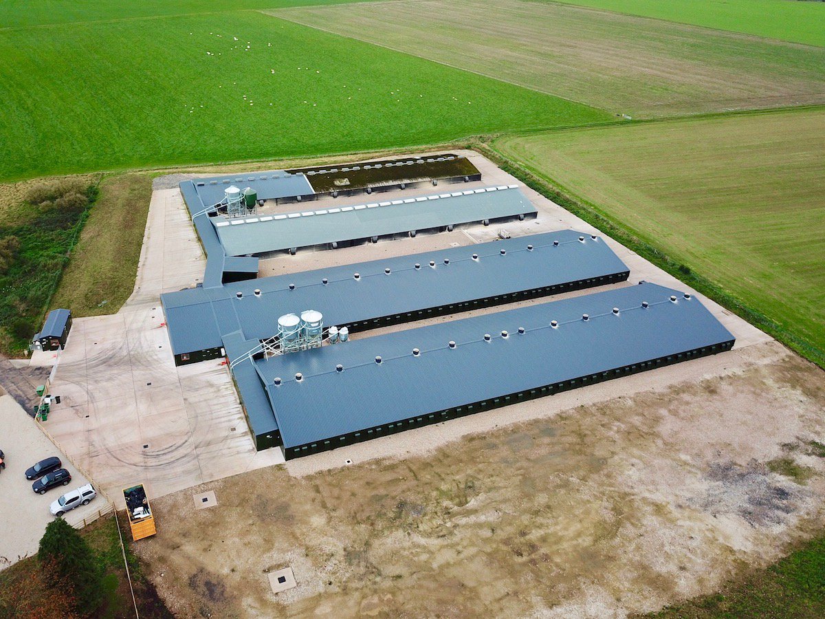 jaquesint's tweet photo. Completed broiler breeder site expansion in Staffordshire. 2 x New buildings with service area and biosecurity corridor to link new and old houses https://t.co/fqloNJMFtn