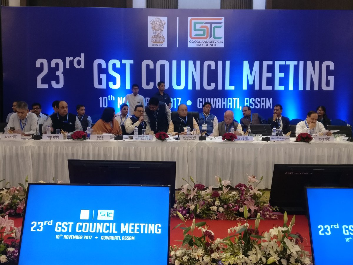 news24tvchannel's tweet photo. मोदी सरकार का बड़ा तोहफा, सिर्फ 50 सामानों पर लगेगा 28 फीसदी GST #gstcouncilmeeting #50items https://t.co/CvfY60cDxz https://t.co/7wQL6xGEP2
