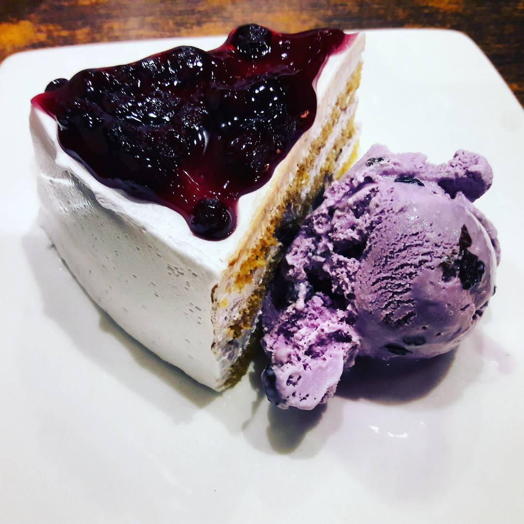 FoodieLegally's tweet photo. In the midst of working day, always find time to welcome weekend! 
In picture blissfully soft and delicious blueberry cake coupled with a scope of black current ice cream @5SpiceOfficial https://t.co/gxes4yFqHc