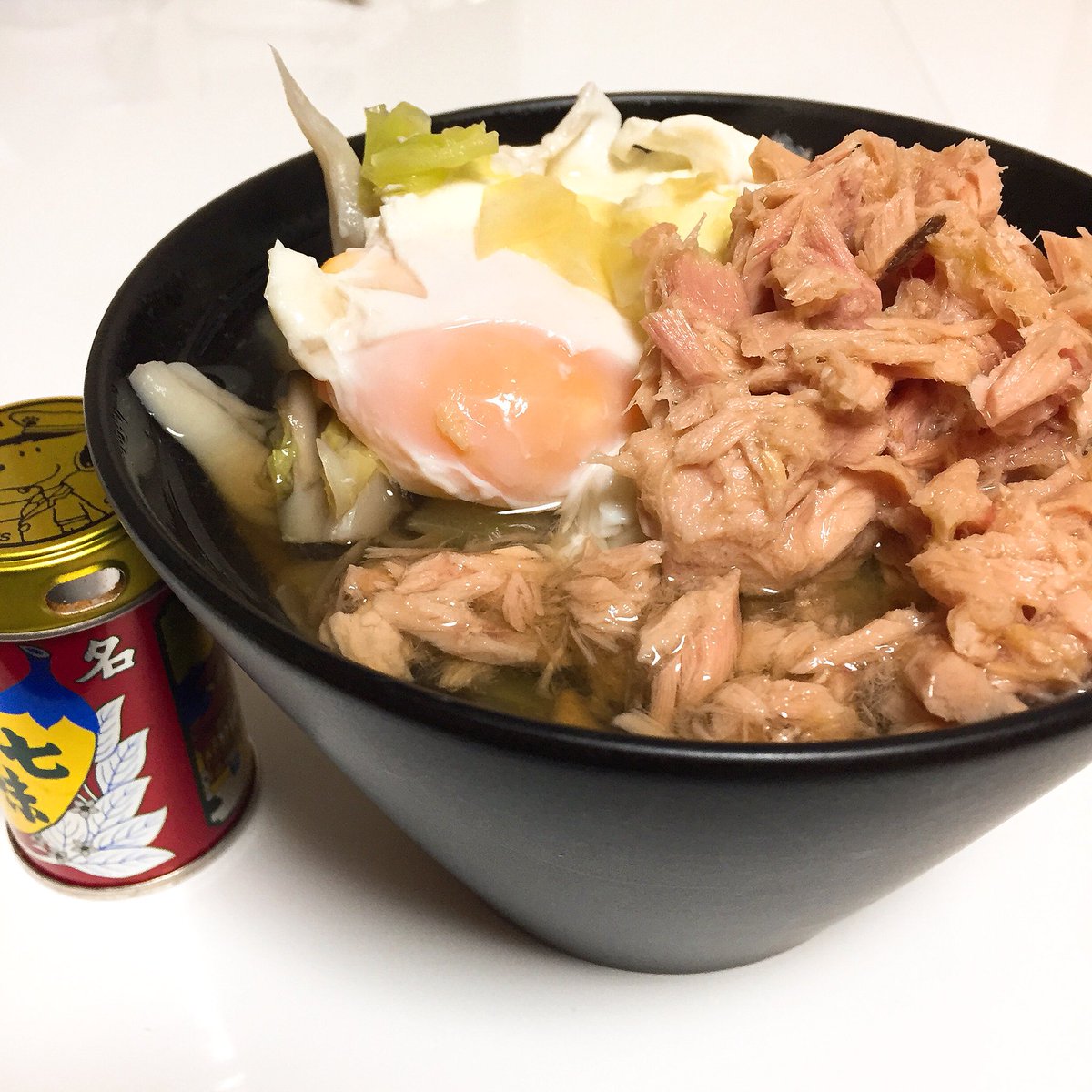 blaccchelly's tweet photo. 今日のご飯はスープ
#スープ #キャベツ #舞茸 #卵 #ツナ #七味唐辛子 #ゆるゆる糖質制限 https://t.co/5Hbfz29V7x