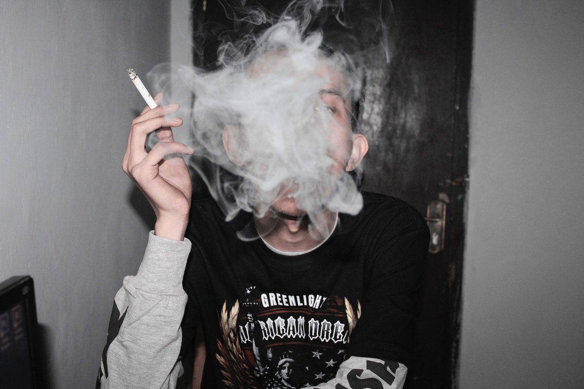 SGmiddleground's tweet photo. Why Daniel Yap supports the move, but thinks not much will change when Singapore raises the smoking age – it’s all in the data.
https://t.co/x3UOaUxOkD https://t.co/LvRRKb6864