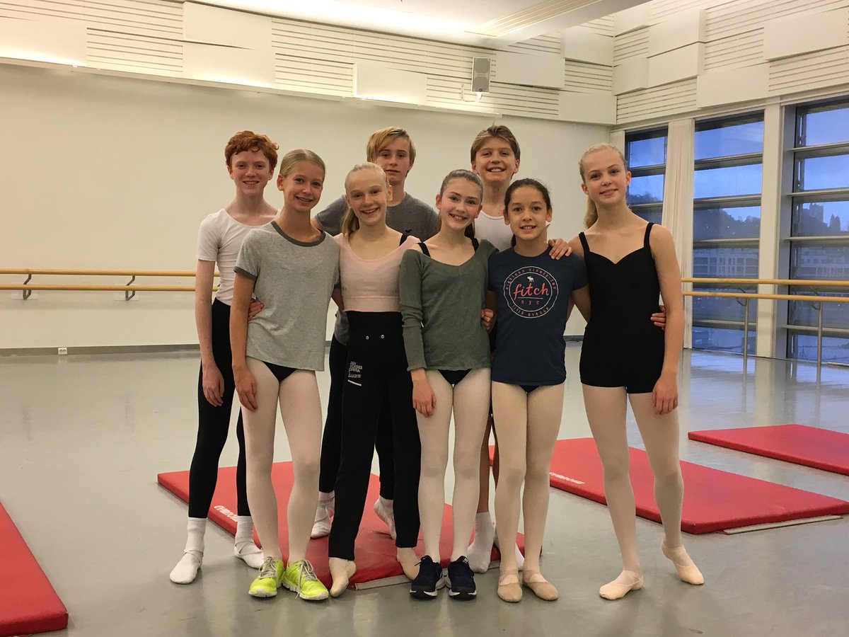 PrixdeLausanne's tweet photo. Ballet students (level 8) of the “Ballettskolen ved Den Norske Opera & Ballett” in #Oslo where CEO of #PdL #ShellyPower is visiting! 👌🏻 https://t.co/qd442t3zrT