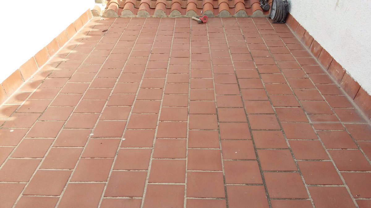 ig_lucena's tweet photo. Reforma de #terraza 🏠 para vivienda familiar con #impermeabilización.

#IGLucena #Construcciones #Reformas #suelo #Design #Diseño https://t.co/LTXhaZZ5cQ