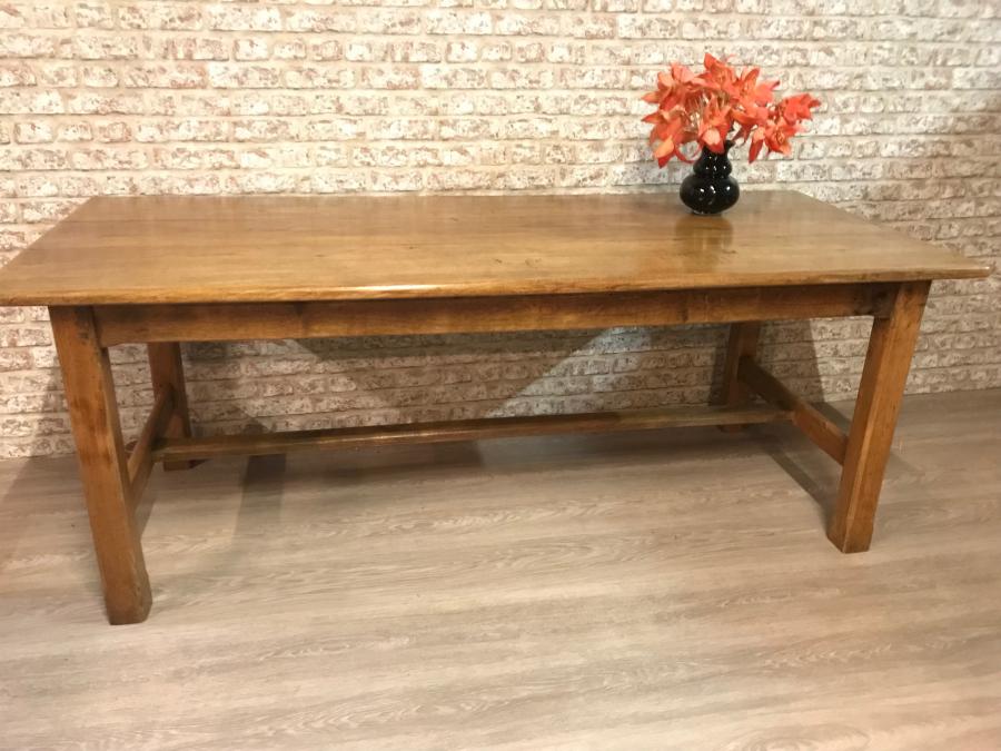 AntiqueTables1's tweet image. A beautiful Antique pale elm antique farmhouse table. Read More: bit.ly/2hsIZkN 
#antiquetable #farmhousetable #elmtable #antiquefurniture #diningtable