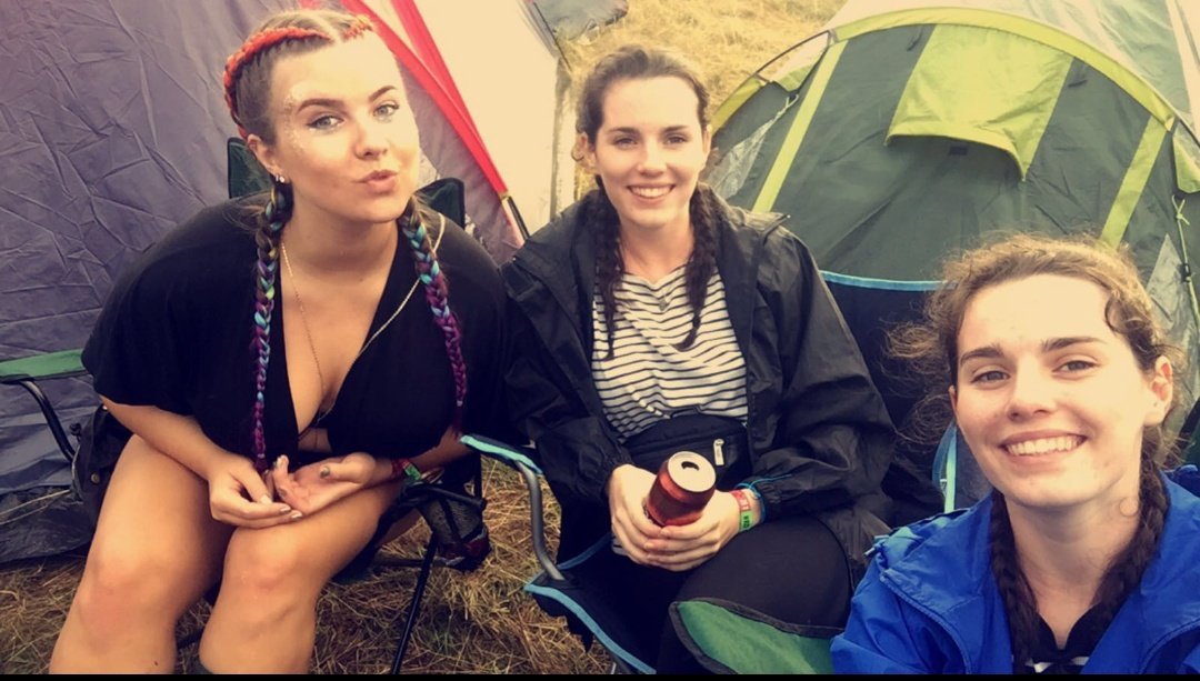 gemmac2404's tweet image. Happy bday my bessie @vik_austin 🦄💞🎈