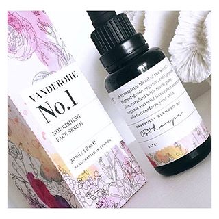 From SLEEP to SNOW ALGAE
10 #BeautyTrends looking big for 2018 
thebeautyshortlist.com/2017/11/10/the… <a href="/WillowOrganic/">Willow Beauty</a> @RENskincare #LipstickQueen @VanderoheBeauty  <a href="/evelom/">EVE LOM</a> <a href="/kahina1/">Katharine L'Heureux</a> <a href="/janescrivner/">Jane Scrivner</a>