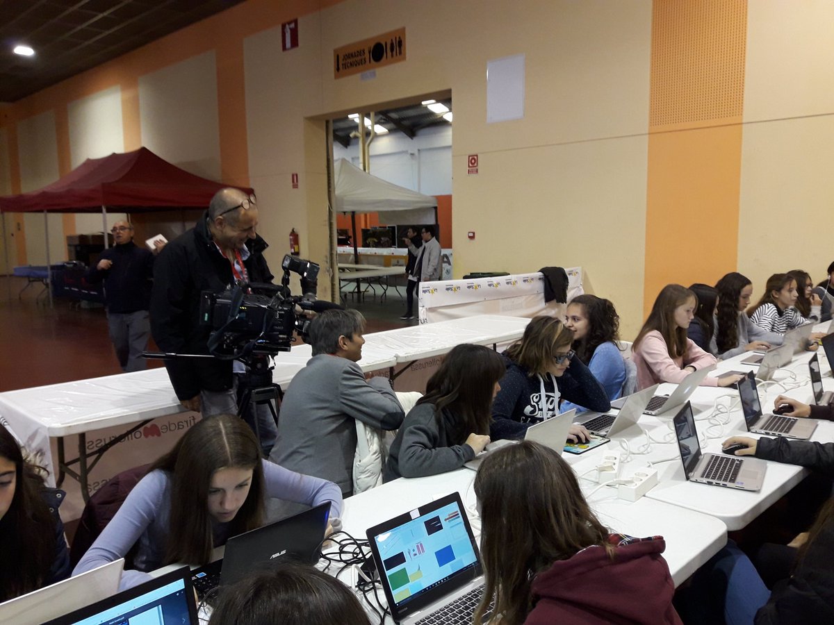 baldillou's tweet photo. Ens visita TV3 a la #MLP2017 @SalleMollerussa amb entrevistes als alumnes #lasallemollerussa https://t.co/ajtiqv2QYP