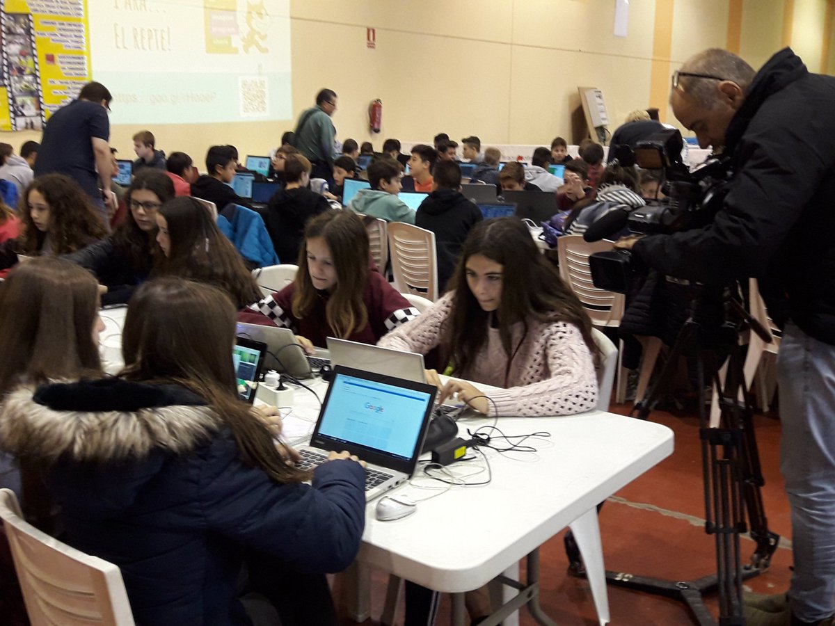 baldillou's tweet photo. Ens visita TV3 a la #MLP2017 @SalleMollerussa amb entrevistes als alumnes #lasallemollerussa https://t.co/ajtiqv2QYP