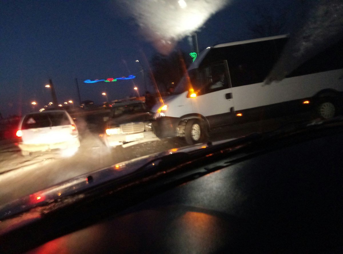 alya9966's tweet photo. В Костанае участились аварии. Будьте бдительны на дорогах🚔 #костанай
Второе фото,авария на пересечении улиц Майлина и Аль-Фараби. https://t.co/gc9KCFEHAe